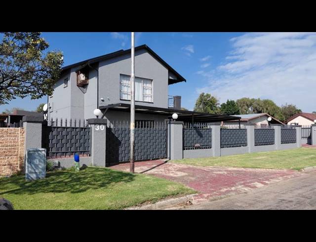 5 BEDROOM HOUSE FOR SALE IN RACEVIEW